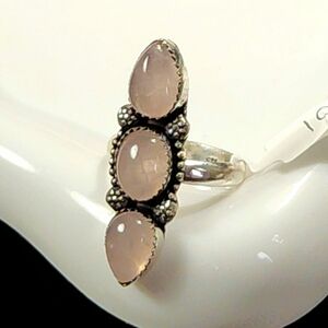Chic Silver Ring with Pink Gemstones